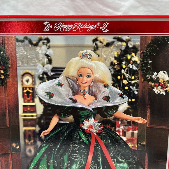 Happy Holidays Barbie - Picture 6 of 8